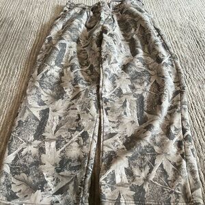 Hollister Gray Leaf-Print Joggers